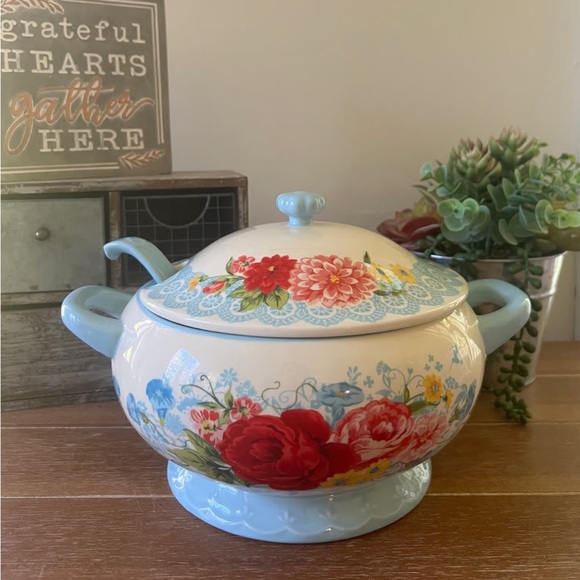 Brand New Pioneer Woman Sweet Rose Soup Tureen & Ladle - Picture 2 of 7